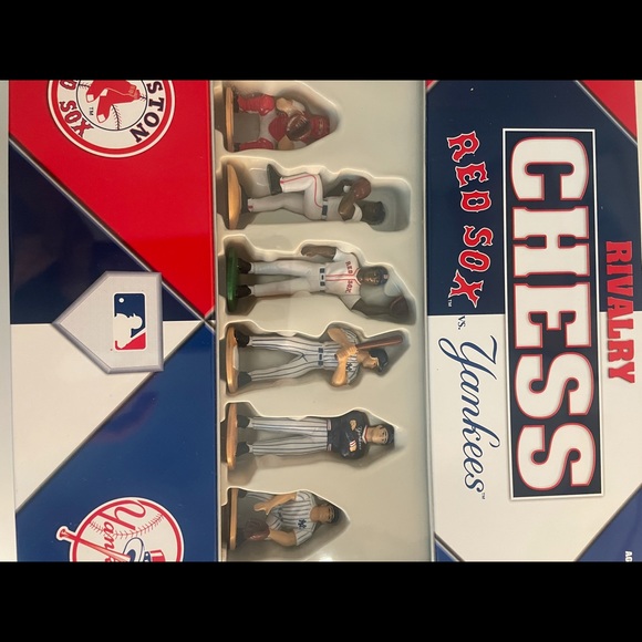 Chess rivalry Red Sox vs Yankees - Picture 2 of 4